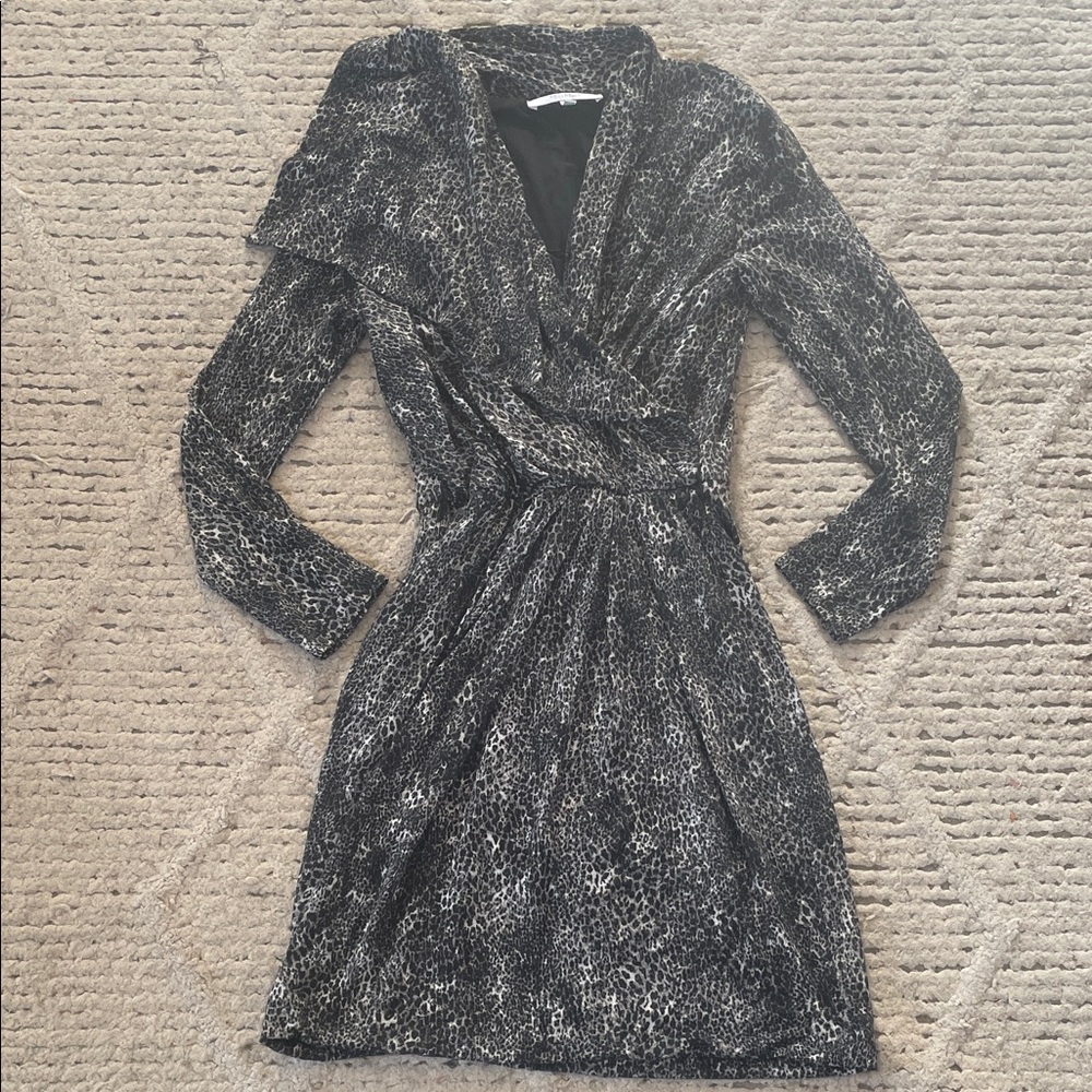 Maxmara Elegant Black and Gray animal print Women's wrap Dress size 38